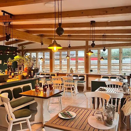 Wiesenau Grosszuegiges In By Restaurant Wiesenau Prerow